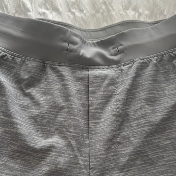 lululemon athletica Men's Light Gray Athletic Shorts - Picture 2 of 6